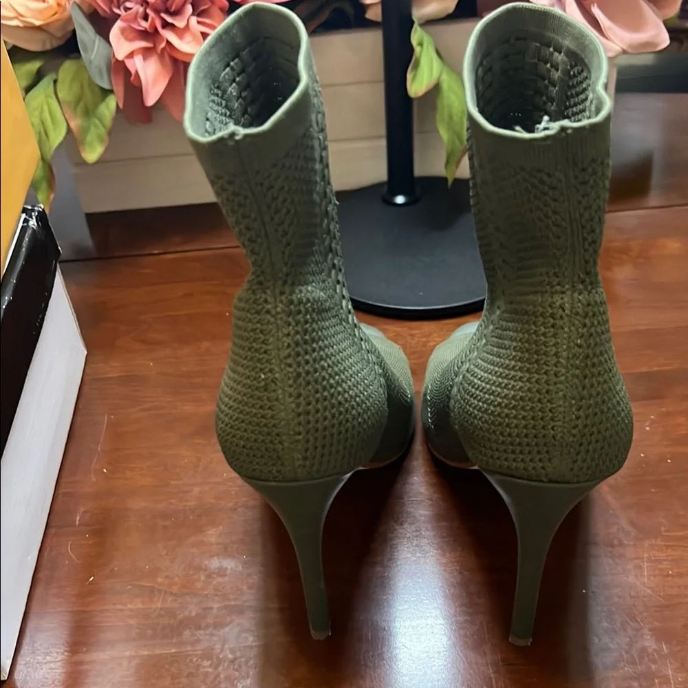 Steve Madden Candid Knit Booties. 
Stylish Green Peep-Toe Ankle Boots - Picture 5 of 8